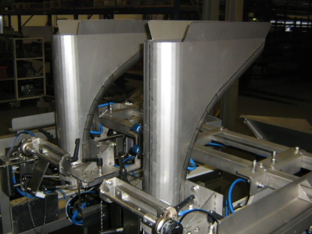 Double Wicket Bagger Ca funnels