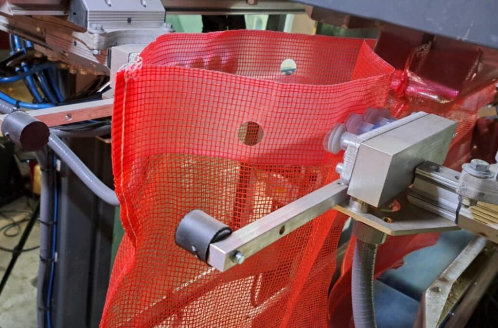 New bag opening and suction cups system